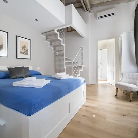 Station Lovely فلورنس